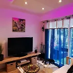 Cosy A 50m De La De