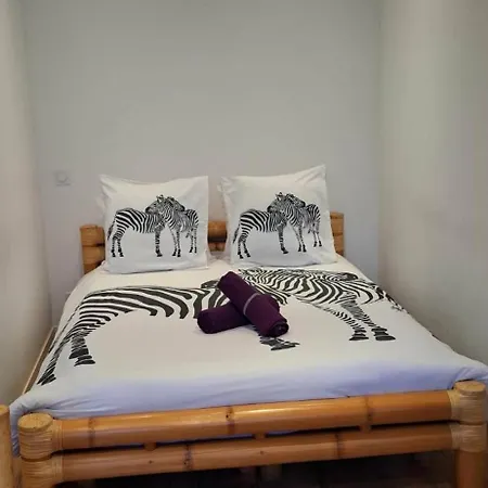 Cosy A 50m De La De